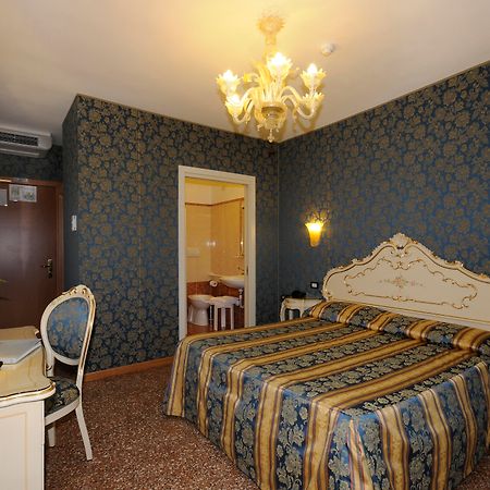โรงแรมอิล แมร์กันเต ดิ เวเนเซีย เวนิส ภายนอก รูปภาพ